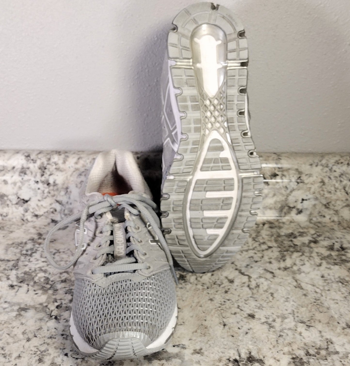 ASICS Gel Quantum 180 2 T6G7N-9601 Medium Gray / Silver Women Running Sz 8