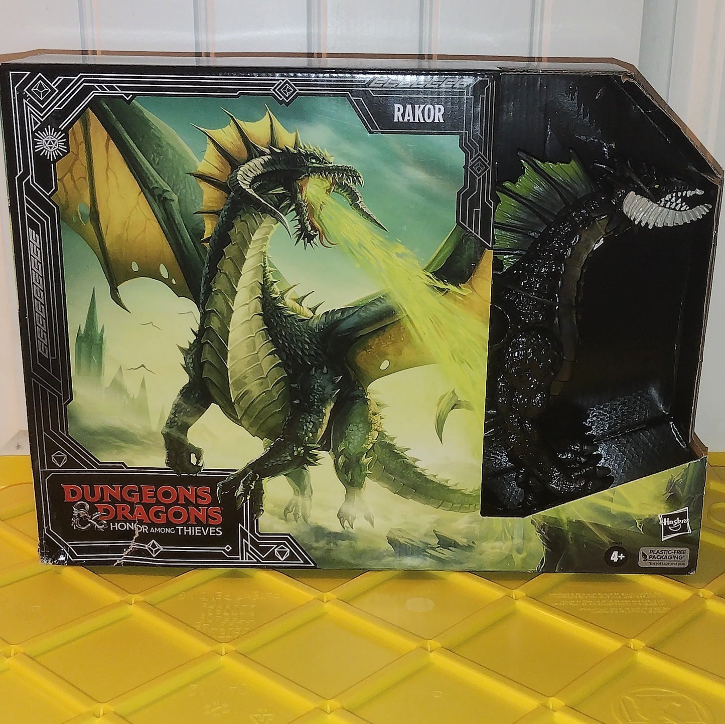 Dungeons & Dragons Black Dragon Rakor D&D Dragon Toy Action Figure Damaged Box