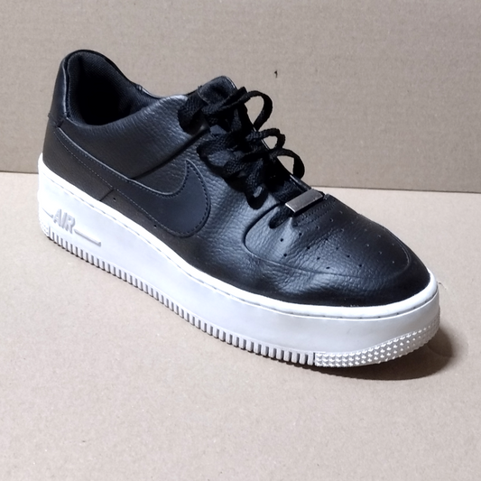 NIKE Women Air Force 1 Sage Low Size 10.5 Black/White Platform Lift AR5339-002 Pre-owned