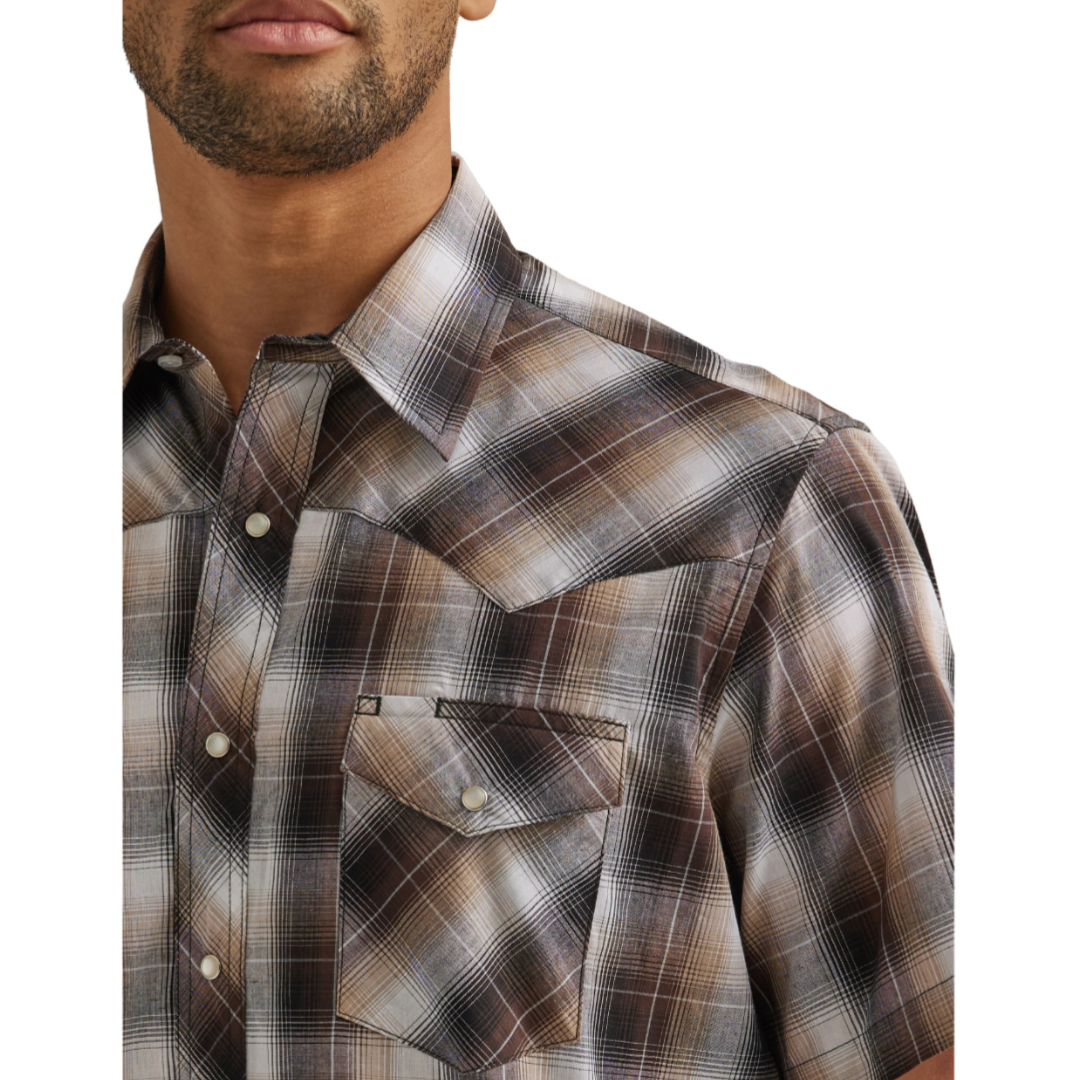 Wrangler Men's Short Sleeve Western Shirt Desert Taupe
