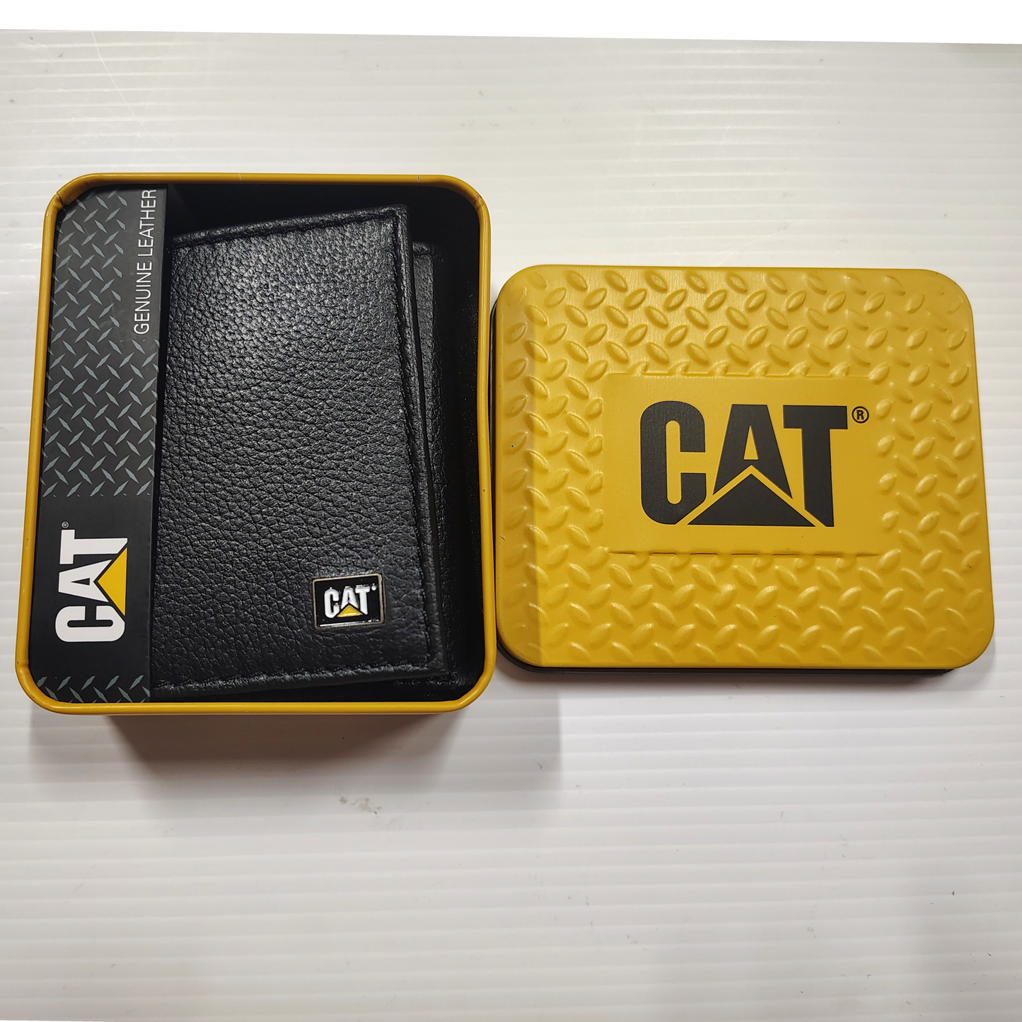 CAT Caterpillar Mens GENUINE LEATHER RFID Trifold Wallet Black with Tin.  NEW!