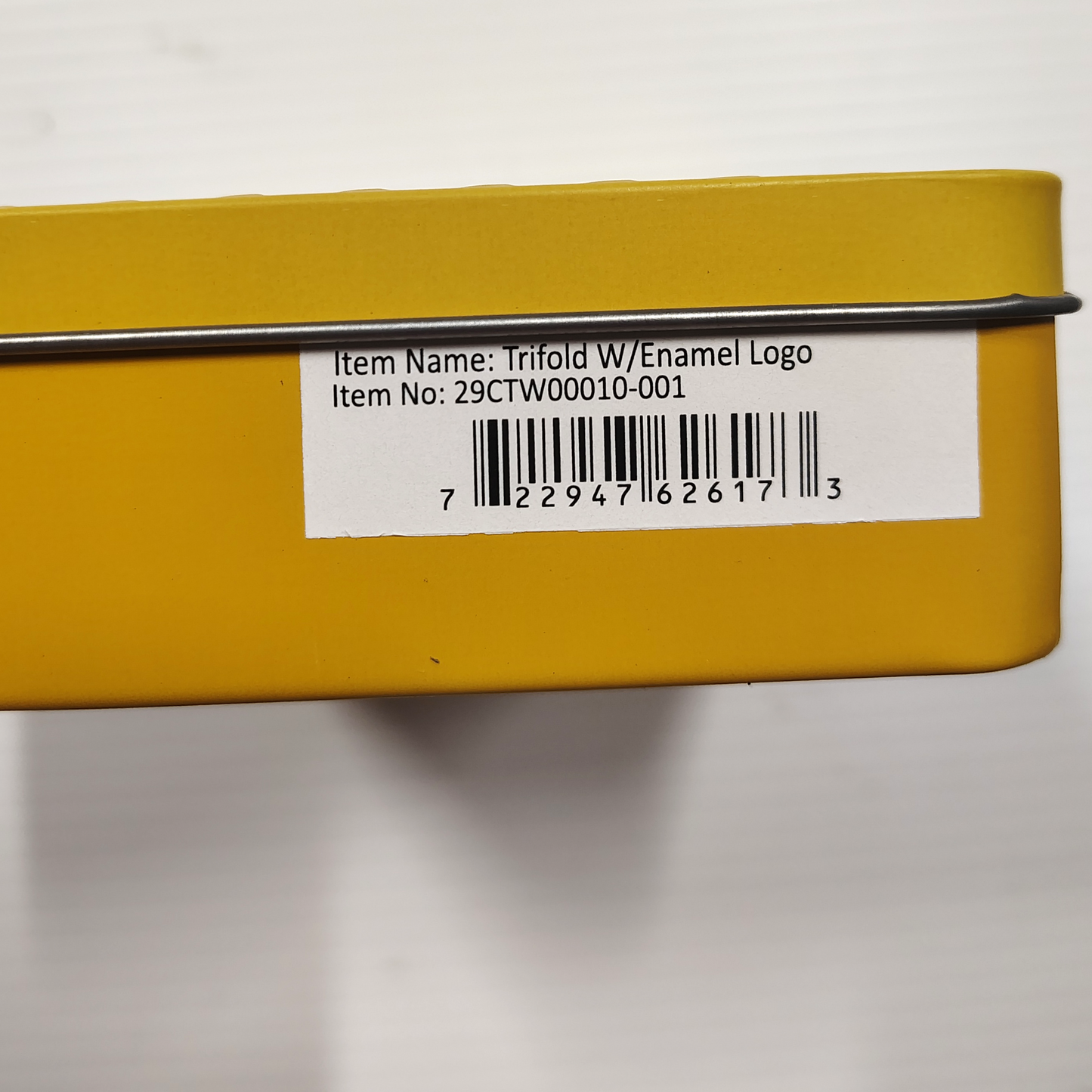 CAT Caterpillar Mens GENUINE LEATHER RFID Trifold Wallet Black with Tin.  NEW!