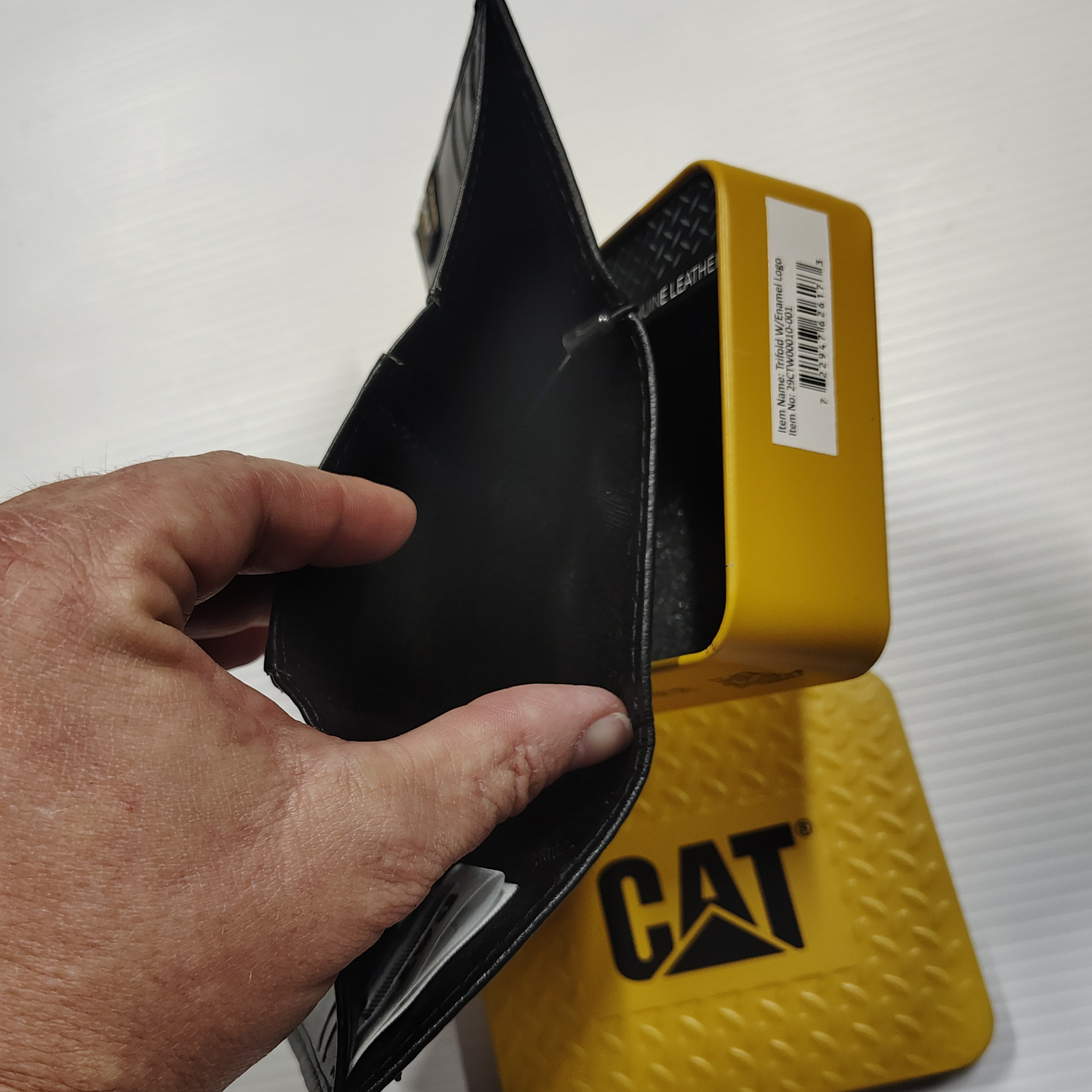 CAT Caterpillar Mens GENUINE LEATHER RFID Trifold Wallet Black with Tin.  NEW!