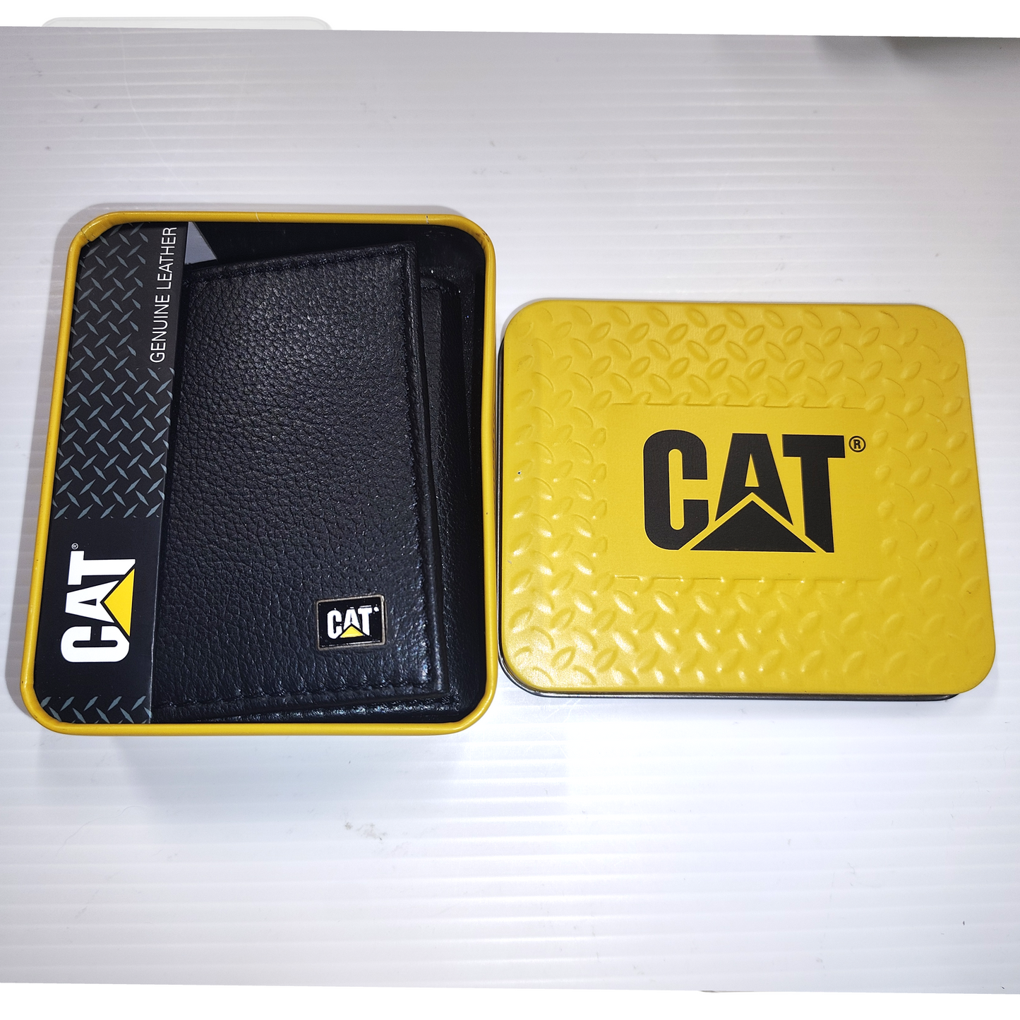 CAT Caterpillar Mens GENUINE LEATHER RFID Trifold Wallet Black with Tin.  NEW!