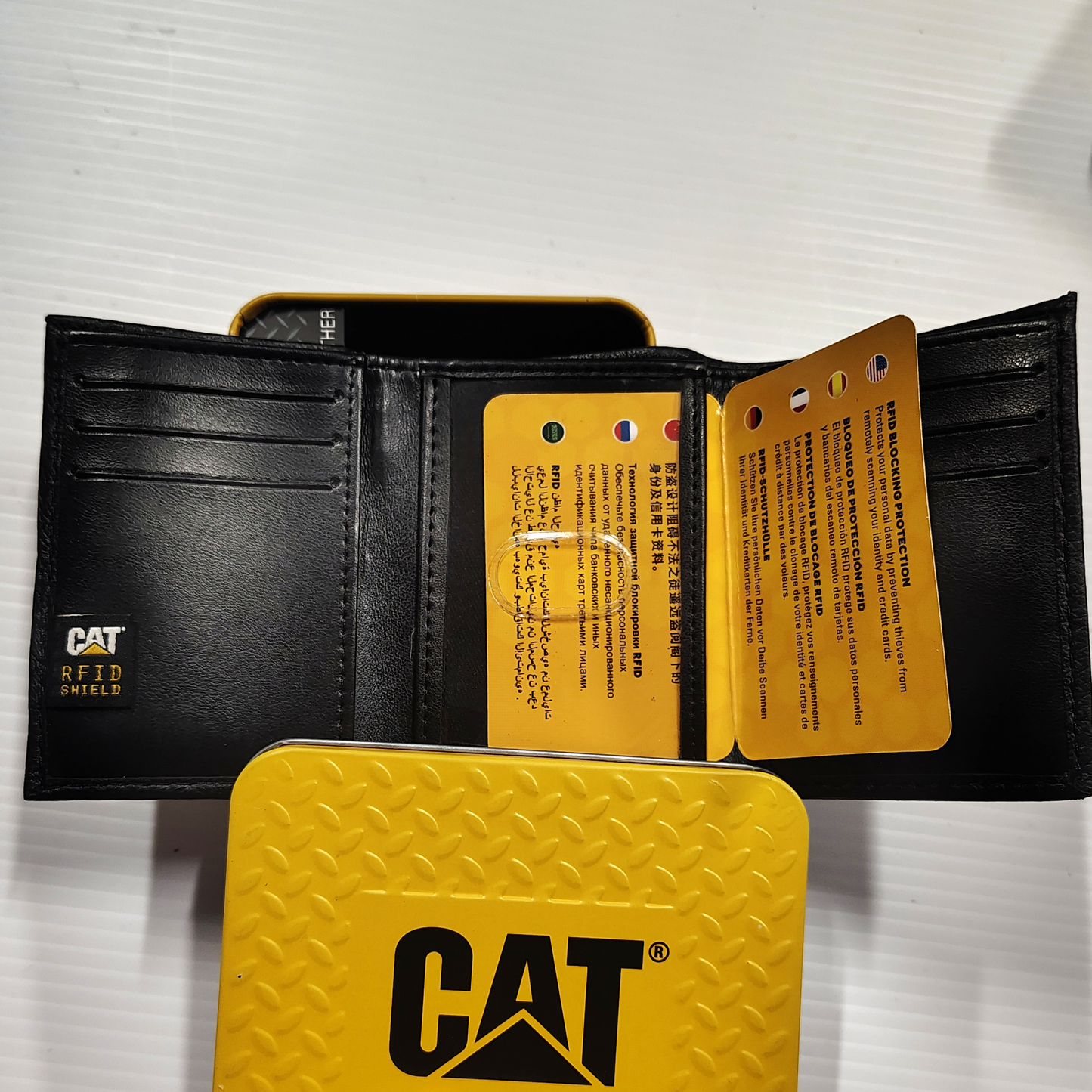 CAT Caterpillar Mens GENUINE LEATHER RFID Trifold Wallet Black with Tin.  NEW!