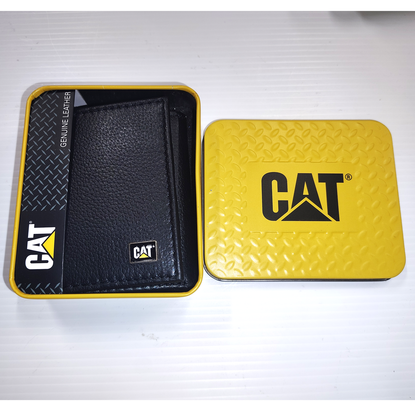 CAT Caterpillar Mens GENUINE LEATHER RFID Trifold Wallet Black with Tin.  NEW!