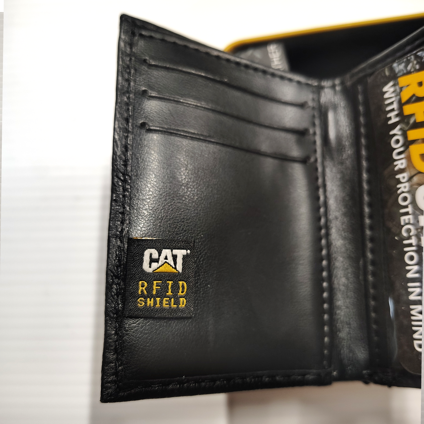 CAT Caterpillar Mens GENUINE LEATHER RFID Trifold Wallet Black with Tin.  NEW!