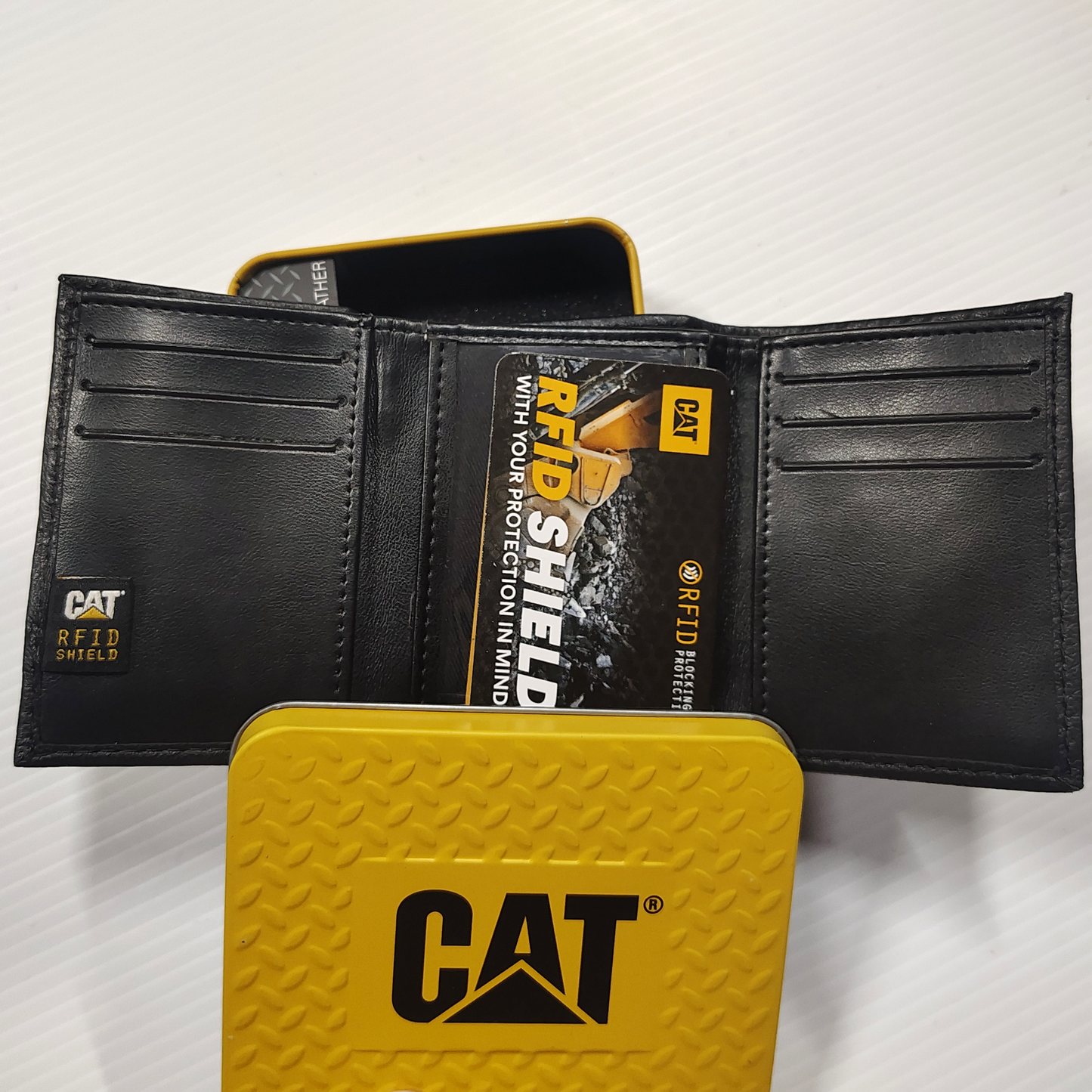 CAT Caterpillar Mens GENUINE LEATHER RFID Trifold Wallet Black with Tin.  NEW!