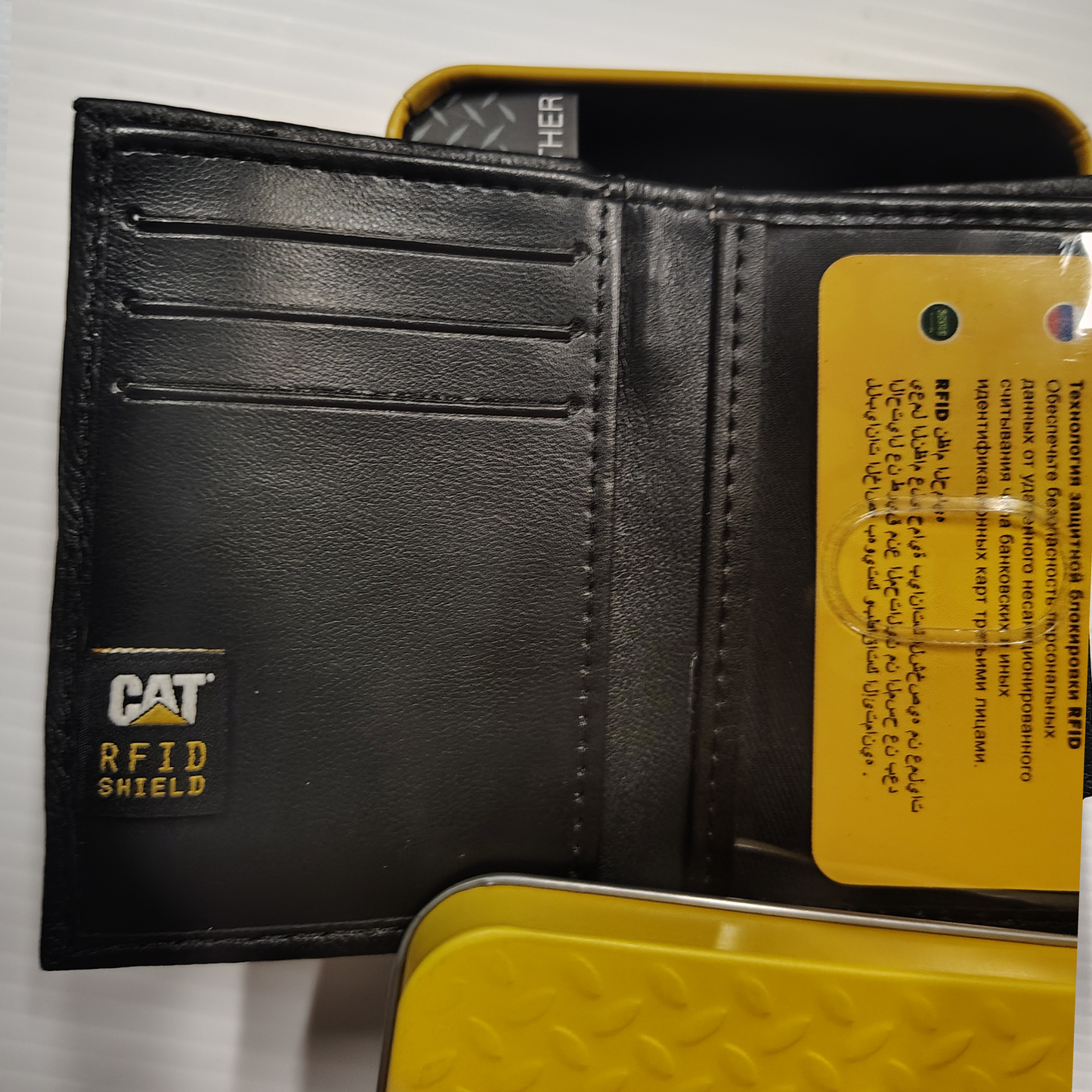 CAT Caterpillar Mens GENUINE LEATHER RFID Trifold Wallet Black with Tin.  NEW!